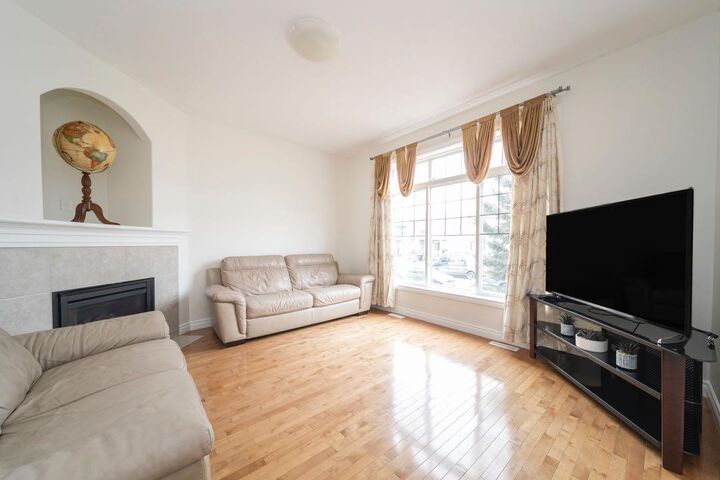 Property Photo:  274 Thrush Street  AB T9K 0L8 