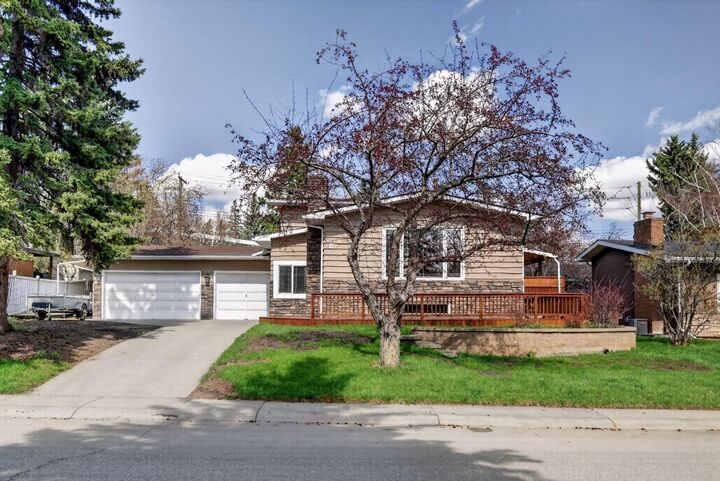 Property Photo:  8 Slocan Road SW  AB T2W 0S8 