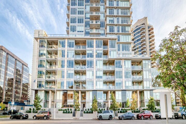 Property Photo:  1025 5 Avenue SW 1004  AB T2P 1N4 