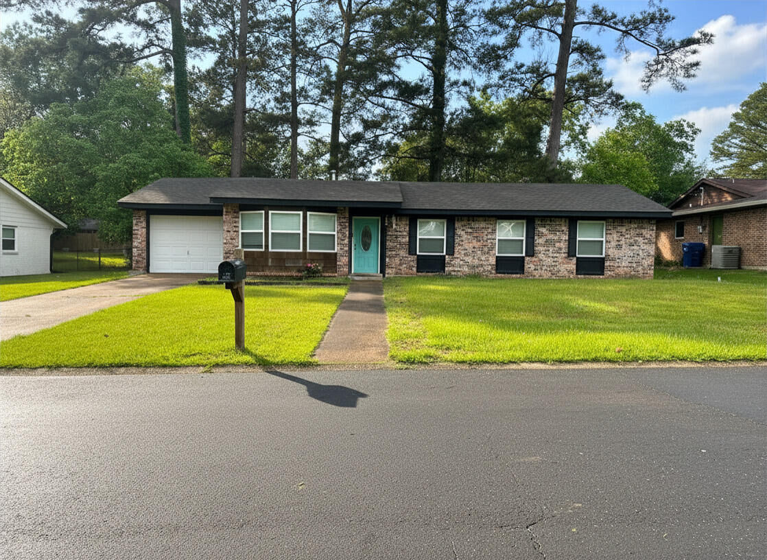 Property Photo:  102 4th St  LA 71446 