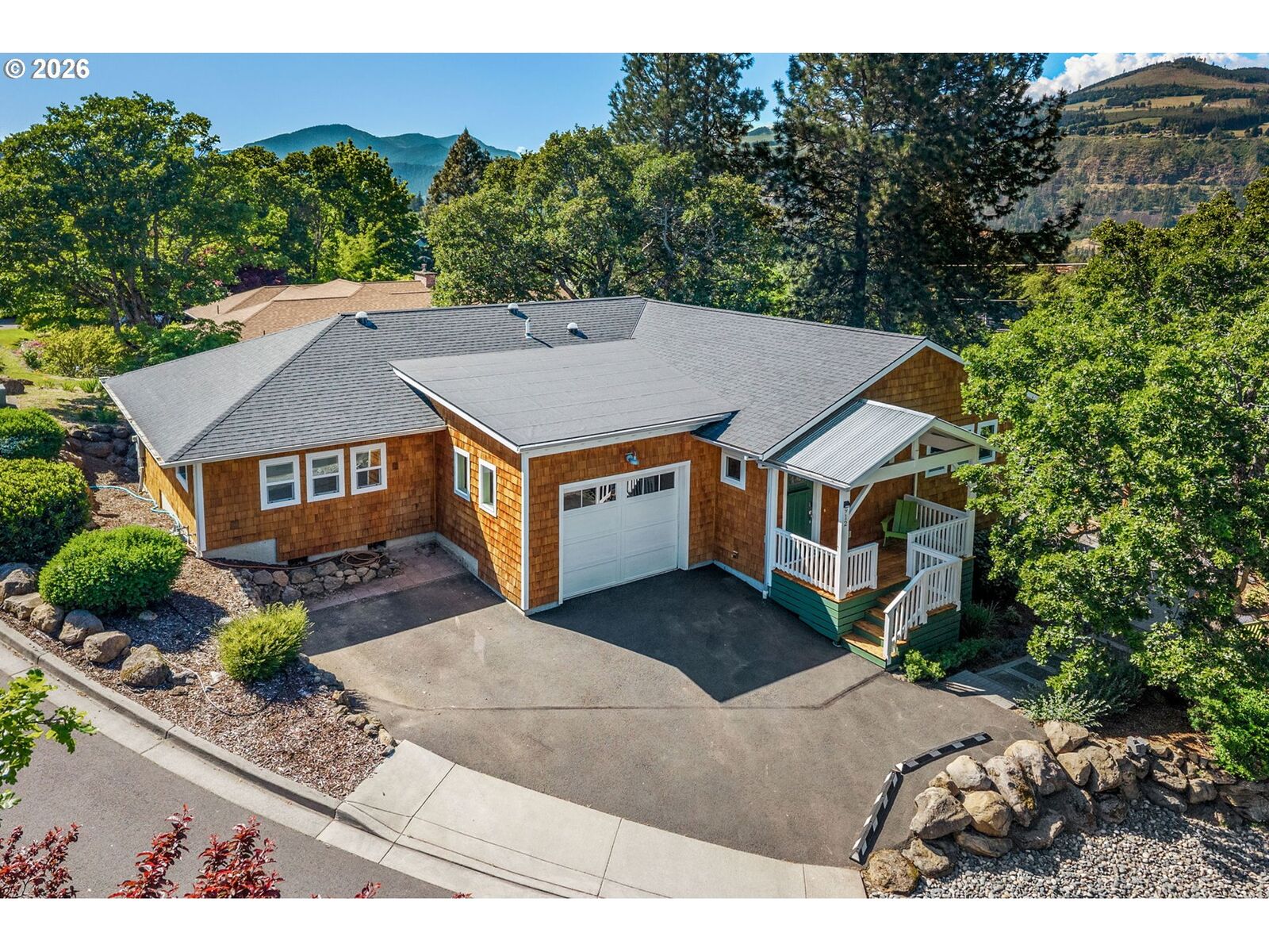 Property Photo:  912 Elan Dr  OR 97031 