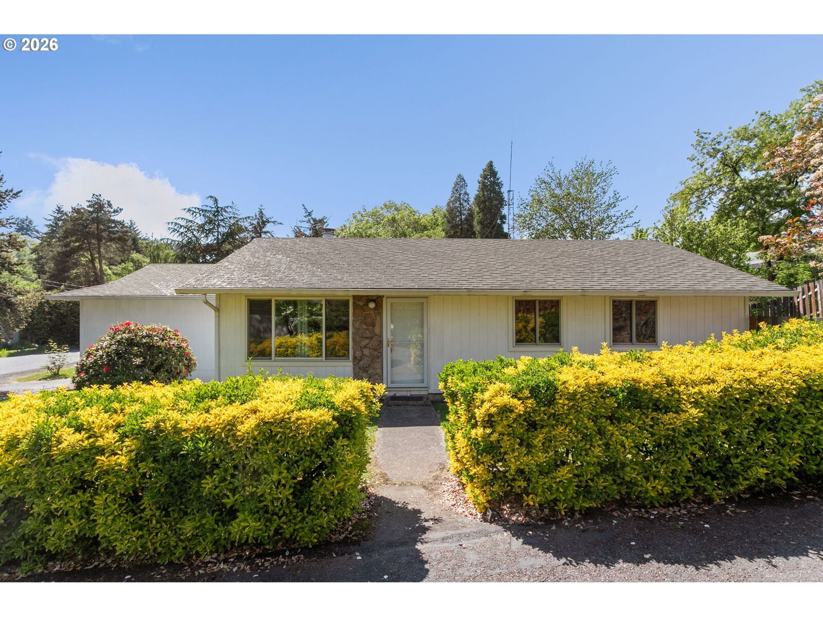 Property Photo:  3909 SW Wilbard St  OR 97219 