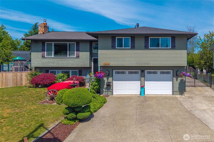 Property Photo: 12202 SE 218th Court WA 98031