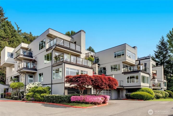 Property Photo:  11110 NE 41st Drive 49  WA 98033 