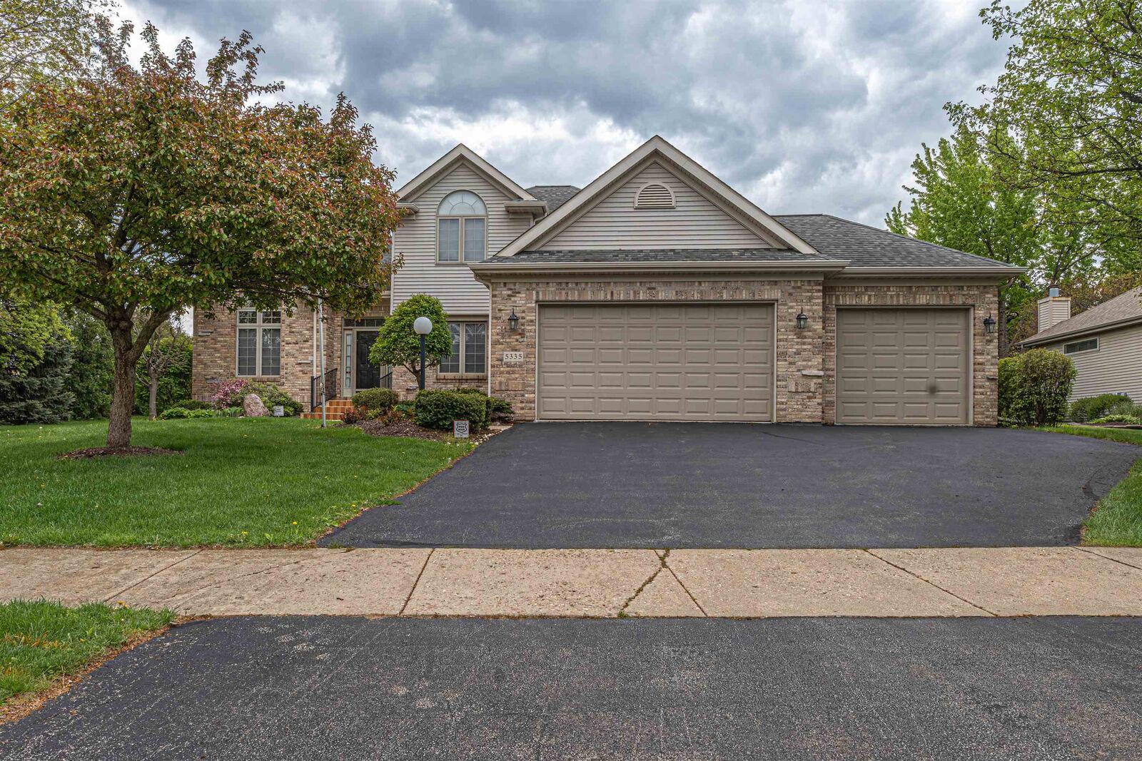 Property Photo:  5335 Parliament Place  IL 61107 