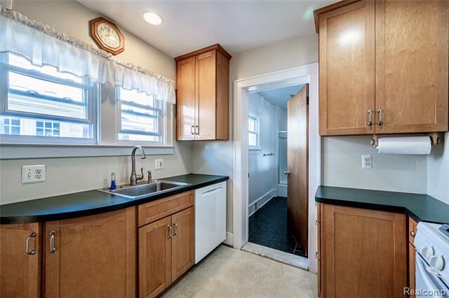 Property Photo:  1037 Longfellow Avenue  MI 48067 