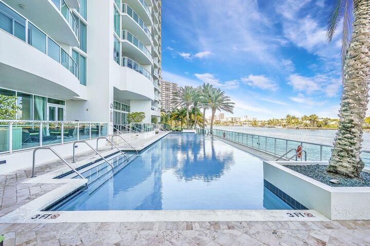 Property Photo:  20201 E Country Club Dr 1408  FL 33180 