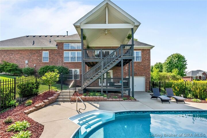 Property Photo: 714 Willow Oak Drive IN 47122