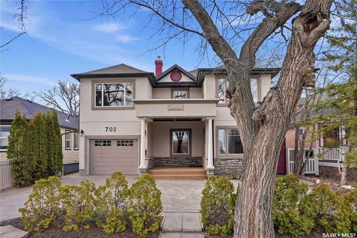 Property Photo:  702 Queen Street  SK S7K 0M9 