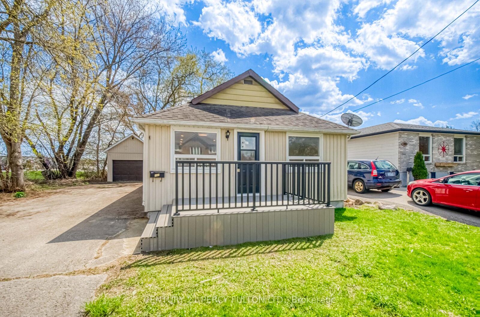 Property Photo:  193 Cameron Crescent  ON L4P 2N7 