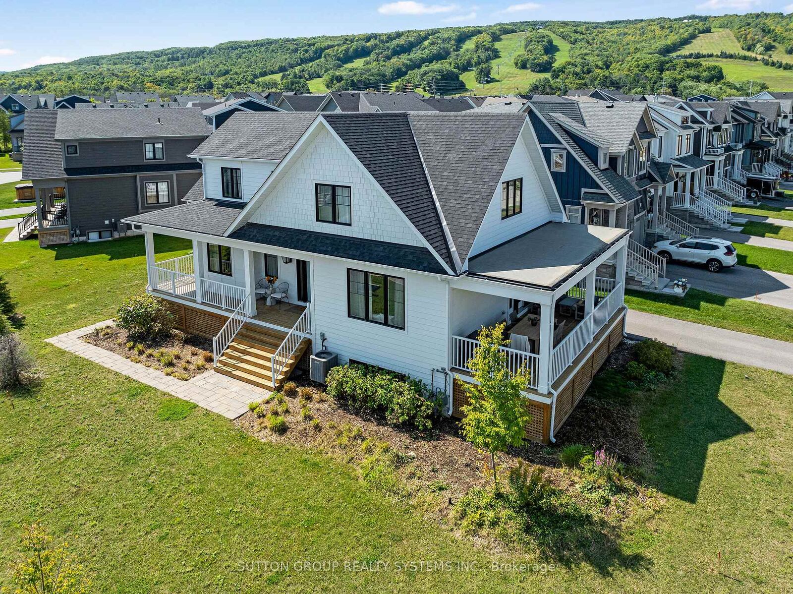 Property Photo: 109 Sycamore Street ON L9Y 4E2
