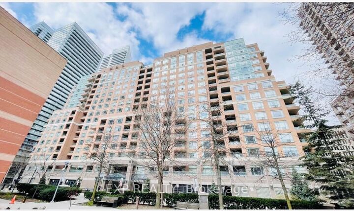 889 Bay Street 607 — photo 1
