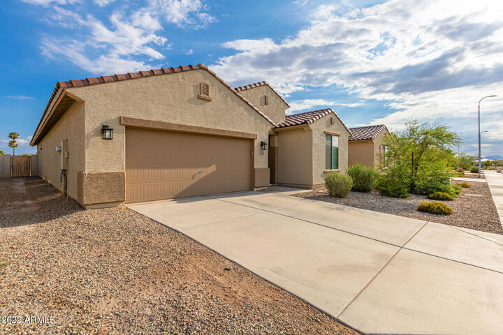 Property Photo: 6931 W Golden Lane AZ 85345