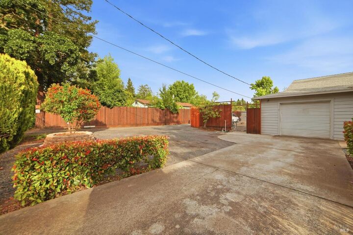 Property Photo:  464 Benjamins Road  CA 95409 
