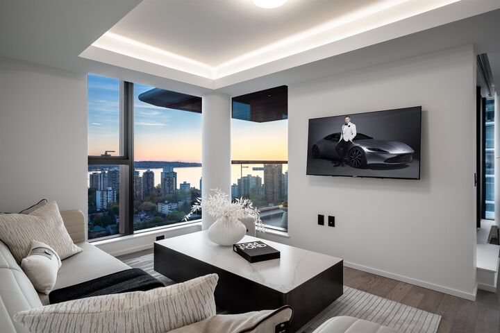 Property Photo: 1408 Robson Street 2901 BC V6G 1B9