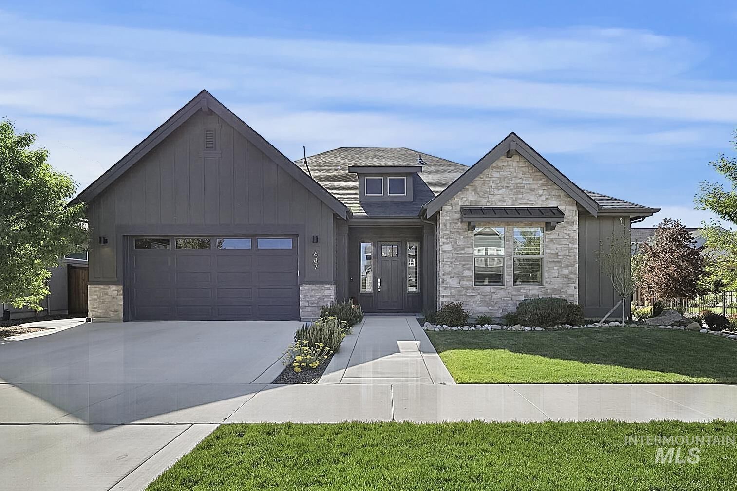 Property Photo:  687 S Short Ln  ID 83616-4103 
