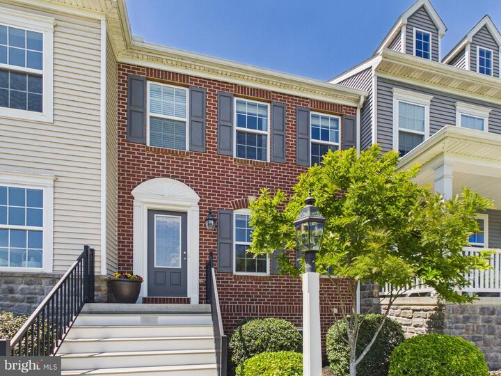 Property Photo:  903 Danesfield Lane  PA 17601 