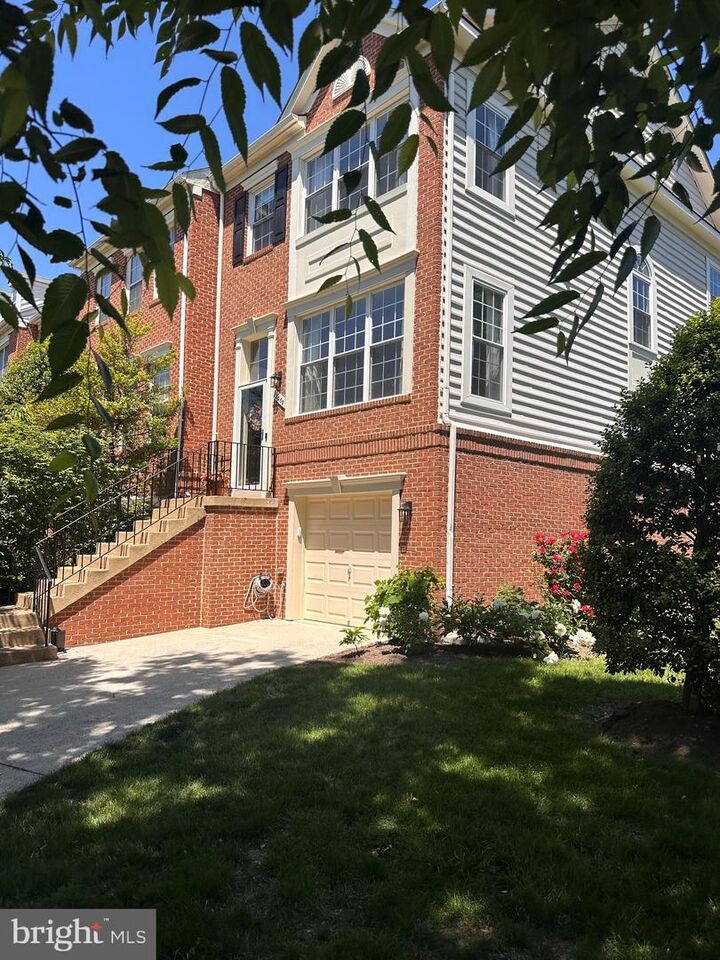 Property Photo:  12000 Edgemere Circle  VA 20190 