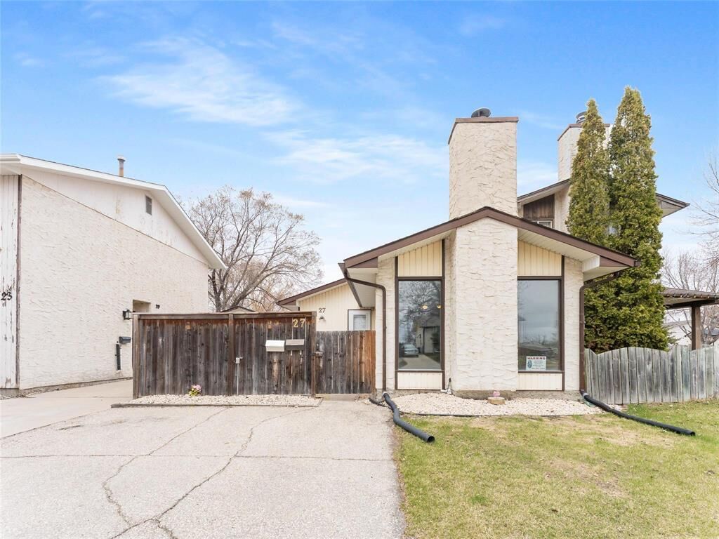 Photo de la propriété:  27 Callum Crescent  MB R2G 2C7 
