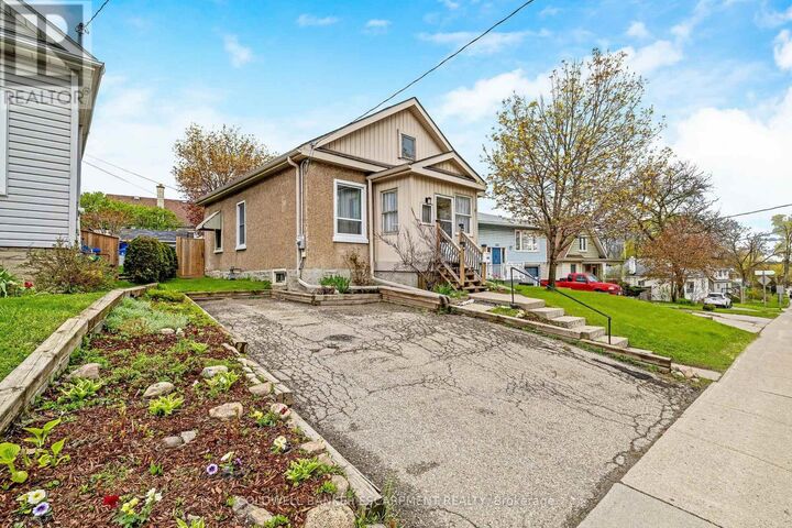 Property Photo:  122 Cedar Street  ON N1S 1W2 