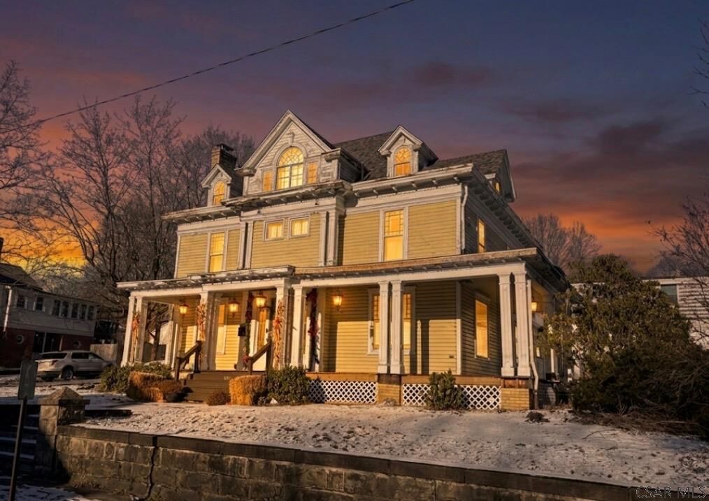 Property Photo:  1401 Somerset Avenue  PA 15963 