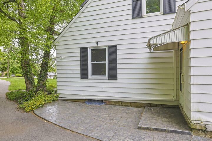 Property Photo: 7845 Livingston Road OH 45247