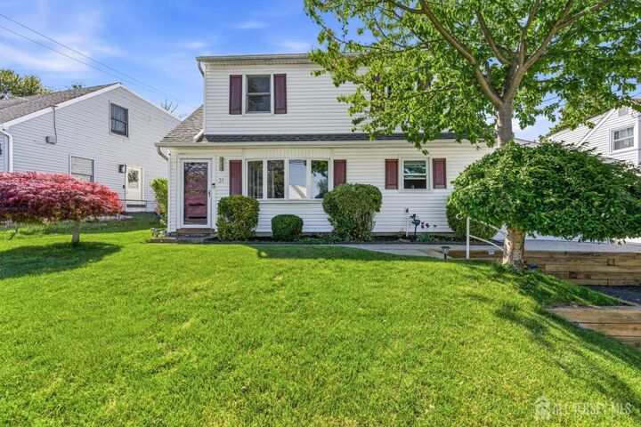 Property Photo:  31 Pinetree Drive  NJ 08859 