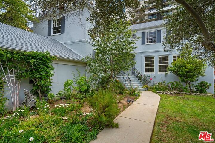 Property Photo:  10546 Lindbrook Ave  CA 90024 