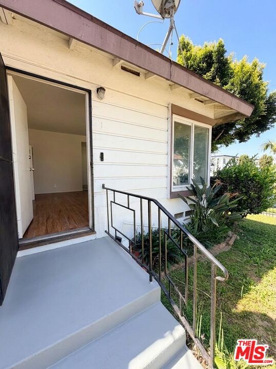 Property Photo:  10218 Darby Ave  CA 90303 