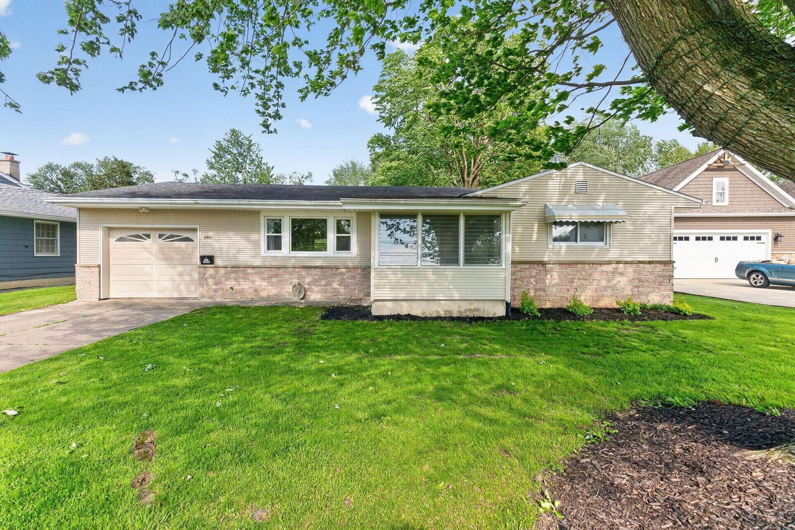 Property Photo:  295 S Franklin Street  OH 43344 