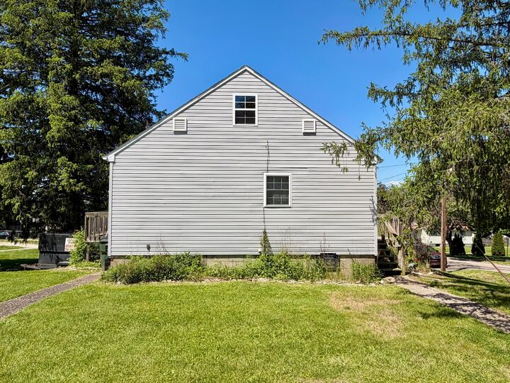 Property Photo:  124 E King Street  OH 43701 