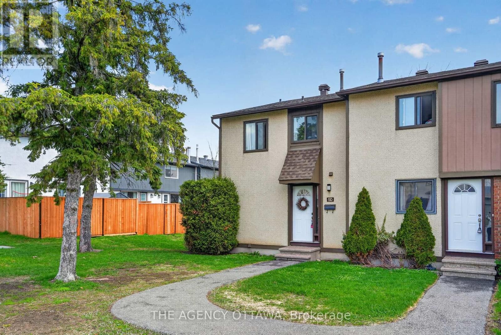 Property Photo:  5 Vanessa Terrace D  ON K2J 1Y4 
