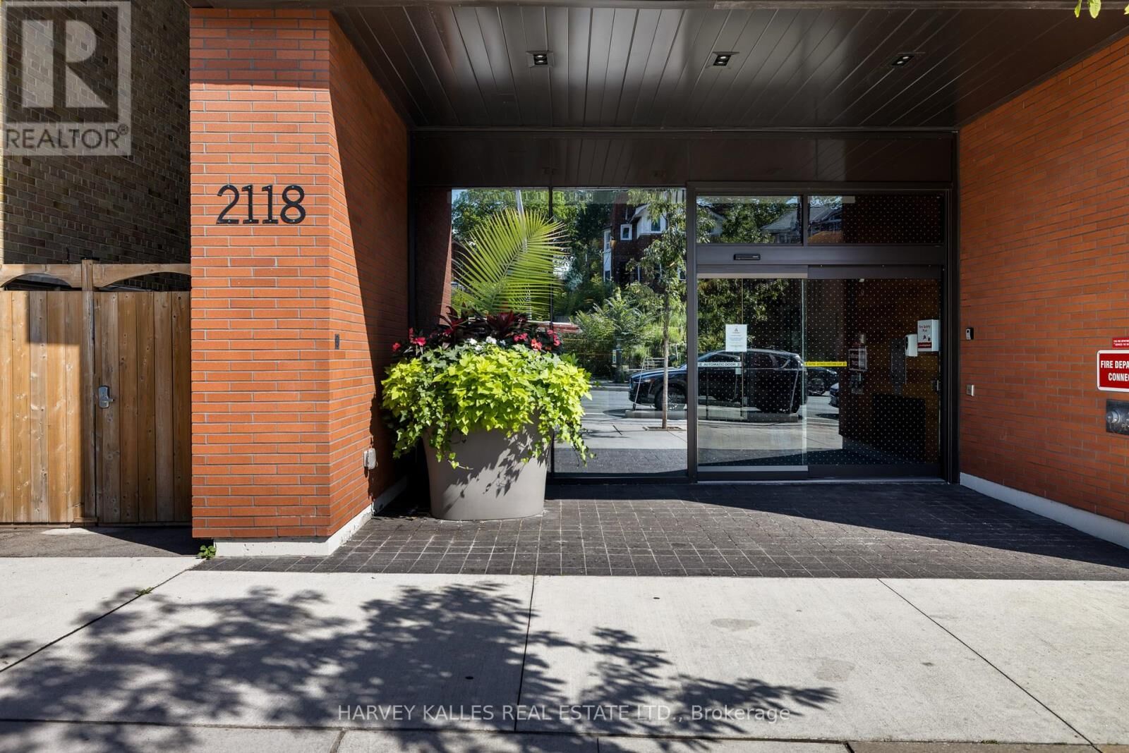 Property Photo:  2118 Bloor Street West 407  ON M6S 1M8 