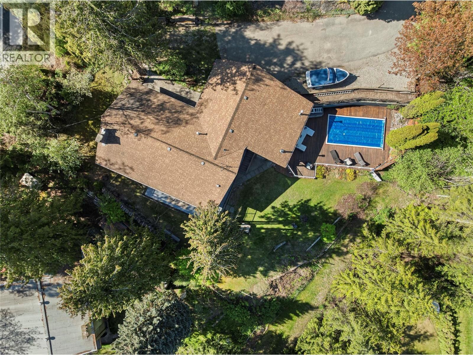 Property Photo: 2499 Ridgeview Place BC V0E 1H2