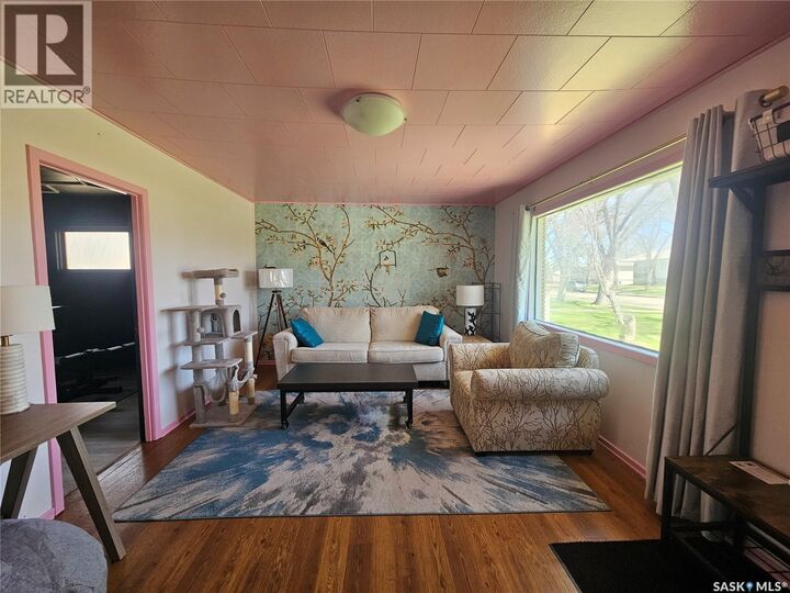 Property Photo:  421 3rd Street E  SK S0N 2M0 