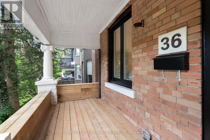 Property Photo:  36 Tennis Crescent Upper  ON M4K 1J3 