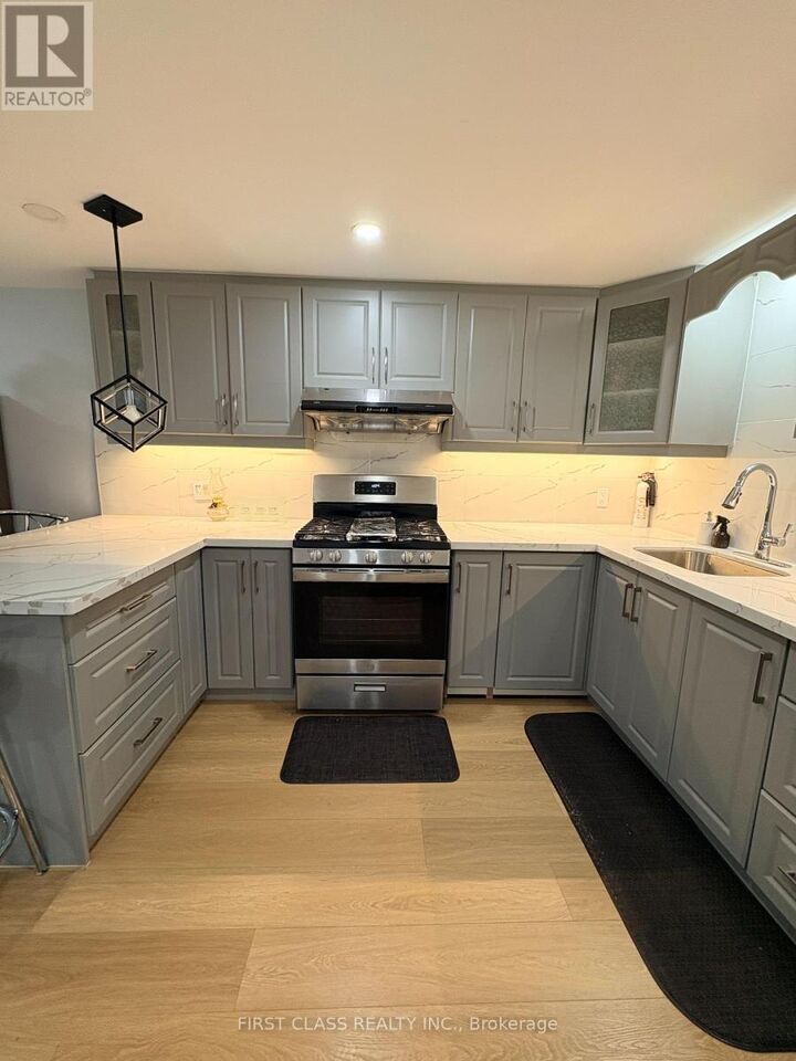 Property Photo:  49 Yellowstone Street  ON M3N 1M3 
