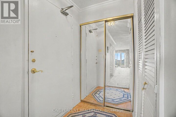 Property Photo:  158B McArthur Avenue 1807  ON K1L 8C9 