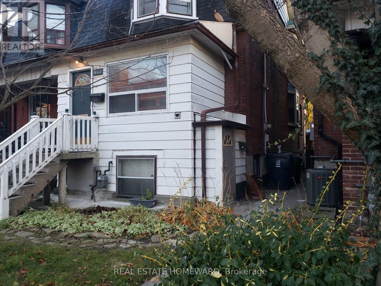 Property Photo:  697 Dupont Street 3  ON M6G 1Z5 