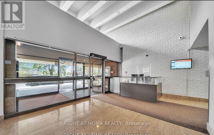 Property Photo:  260 West Seneca Hill Drive West 1415  ON M2J 4S6 