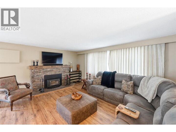 Property Photo: 617 3rd Avenue BC V0X 1N2