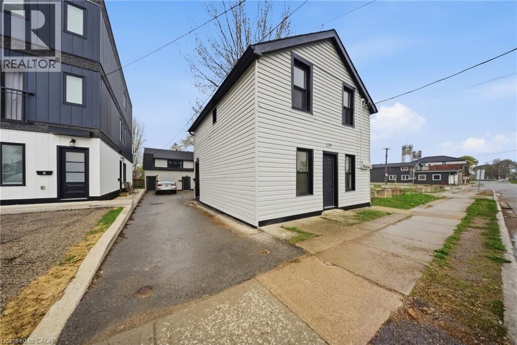 Property Photo:  129 Durham Street  ON L3K 1E1 