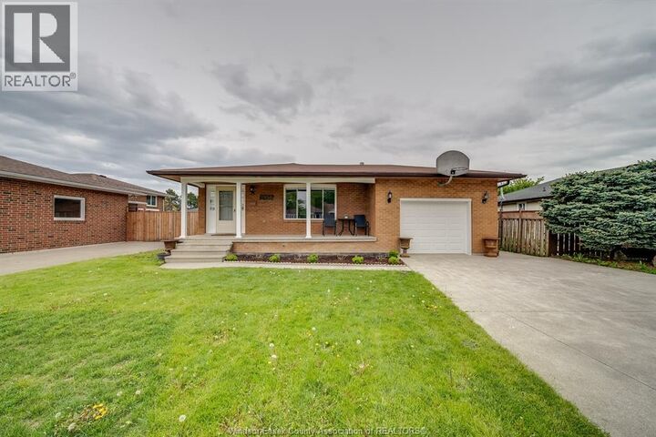 Property Photo:  2958 Llyod George Boulevard  ON N8T 2V1 