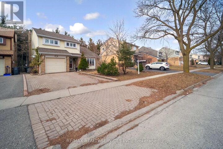 Property Photo:  96 Royal Palm Drive  ON L6Z 1P7 