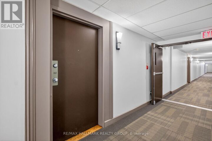 Property Photo:  280 Brittany Drive 102  ON K1K 4M4 