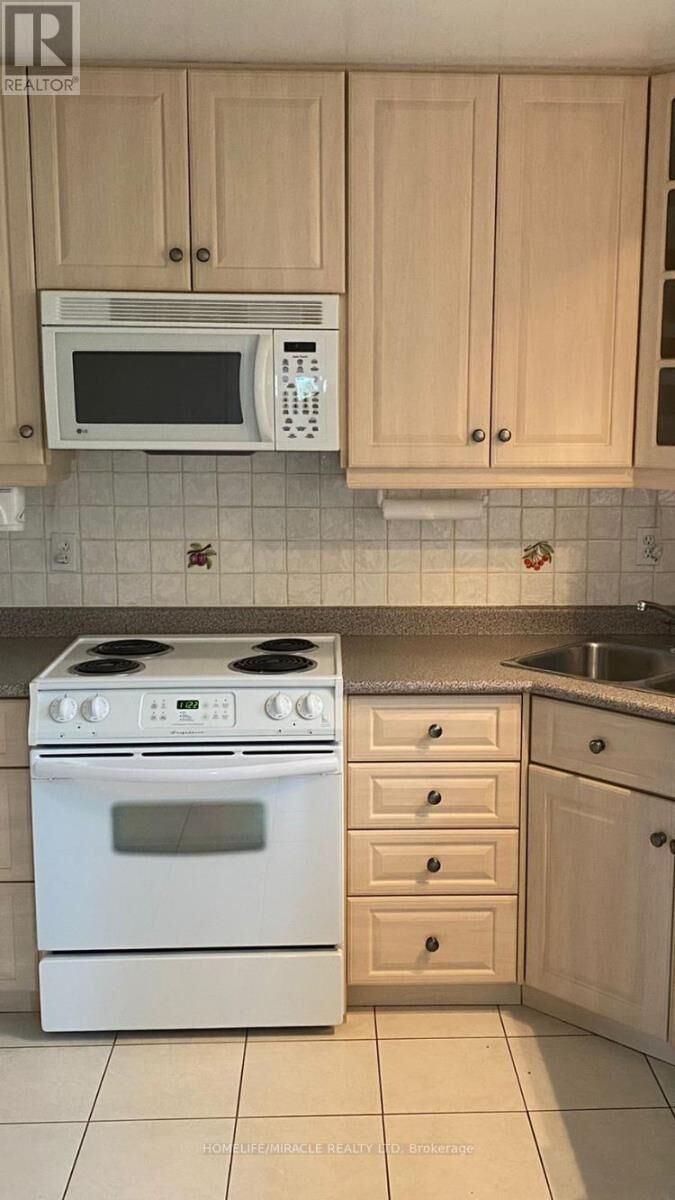 Property Photo:  20 Hatchet Place  ON M1B 1C7 
