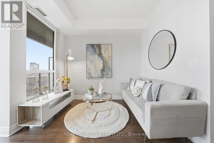 Property Photo:  28 Ted Rogers Way 2608  ON M4Y 2J4 