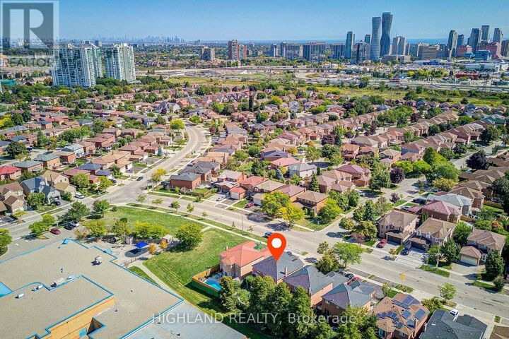Property Photo:  257 Huntington Ridge Drive  ON L5R 1S3 
