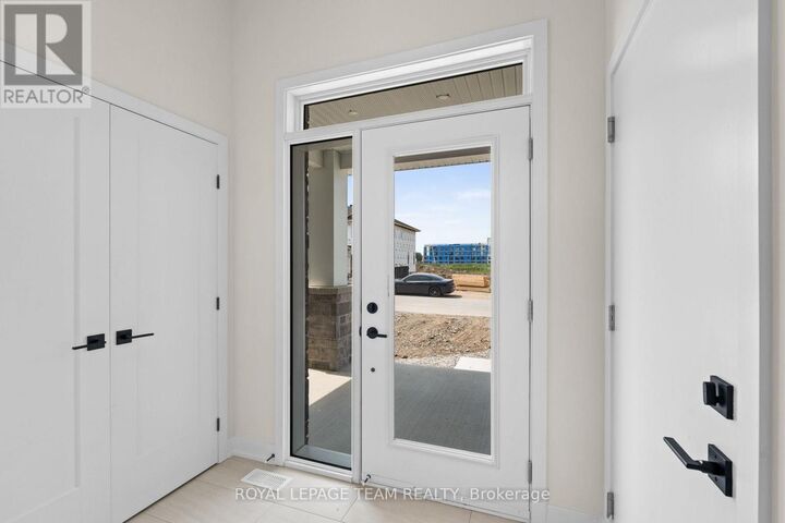 Property Photo:  1027 Moore Street  ON K6V 7N1 