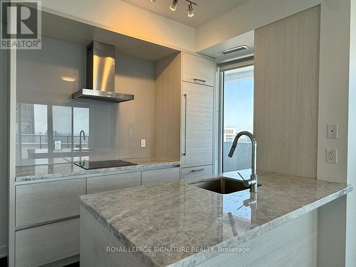 Property Photo:  2221 Yonge Street 3903  ON M4S 0B8 